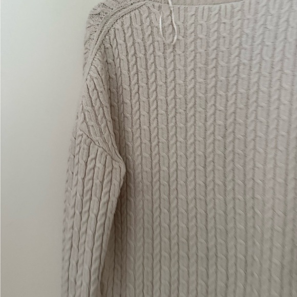 Elegant Beige Cable Knit Sweater - Picture 4 of 6